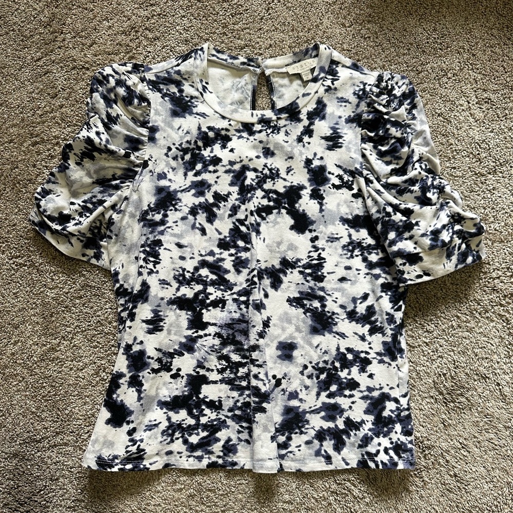 Status by Chenault White and Blue Top, size medium